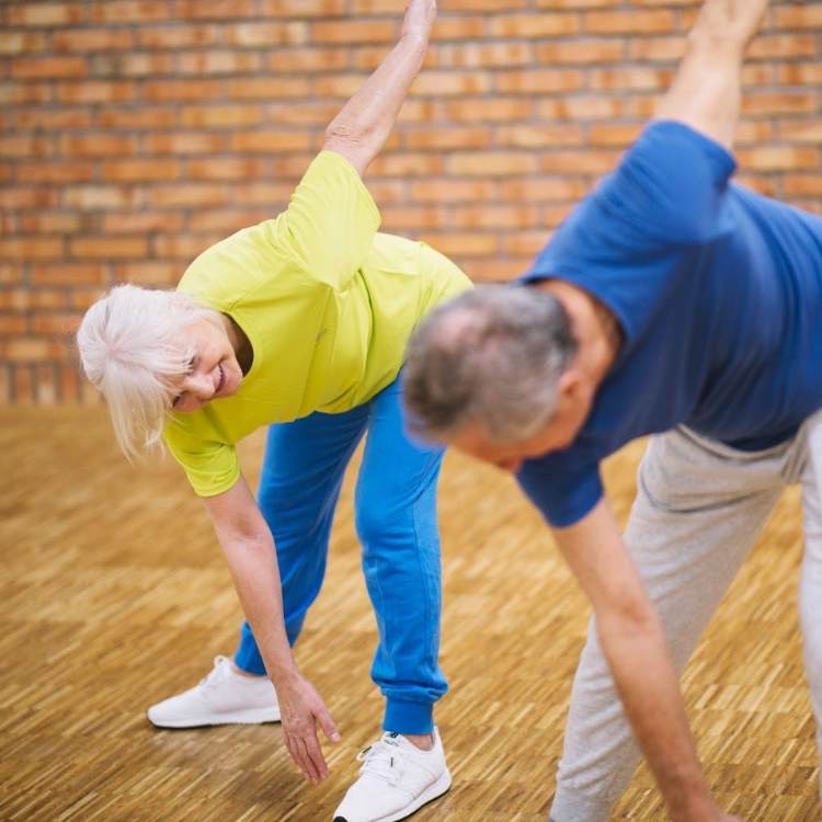Exercícios para idosos que se podem fazer em casa