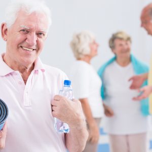 Exercícios para idosos que se podem fazer em casa